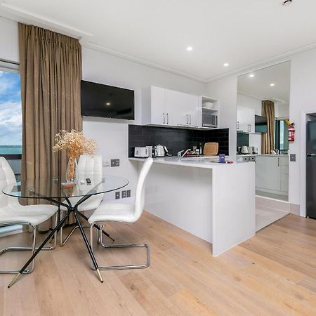 Exquisite Sun Soaked Corner Apartment Auckland Exterior photo