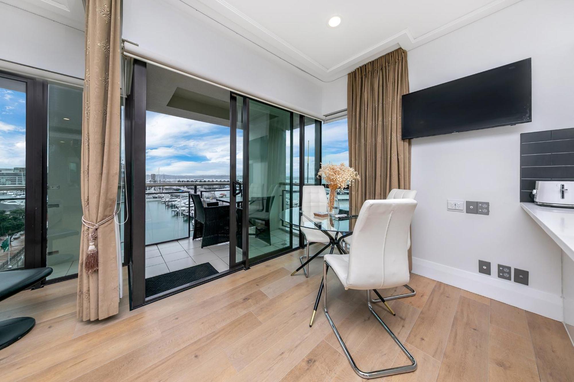 Exquisite Sun Soaked Corner Apartment Auckland Exterior photo